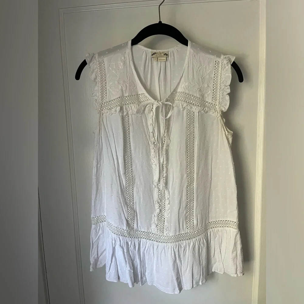 kate spade White Eyelet Tie-Front Sleeveless Blouse - Size Small